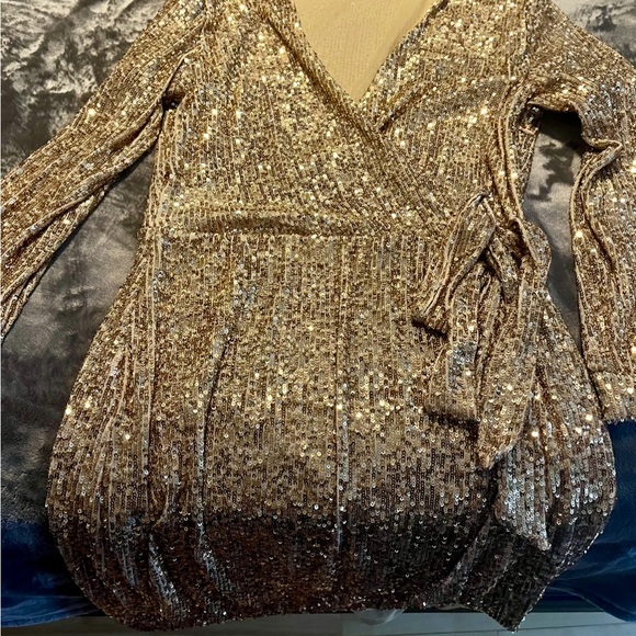 GOLD DRESS - Picture 10 of 12